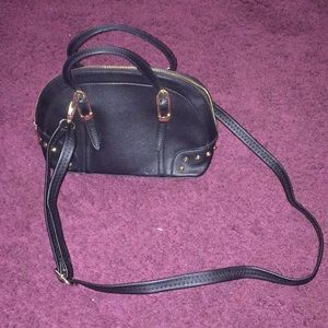 Black little cross purse.